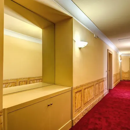 아파트 Huge Elegant Flat In Vatican Area