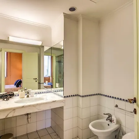 Huge Elegant Flat In Vatican Area 아파트 *