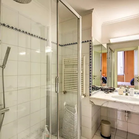 Huge Elegant Flat In Vatican Area 아파트